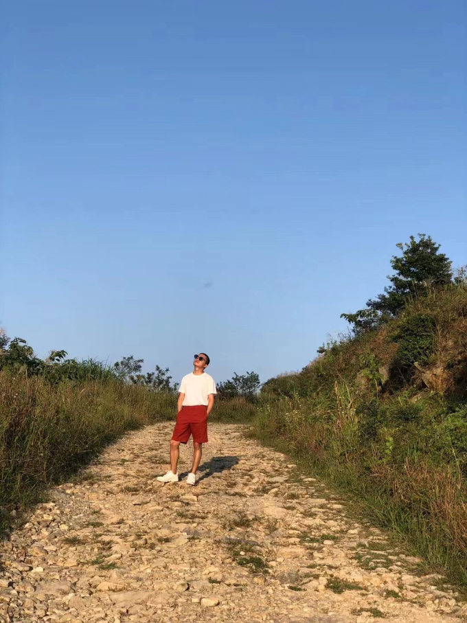 一个夏天的红短裤 (1).jpg